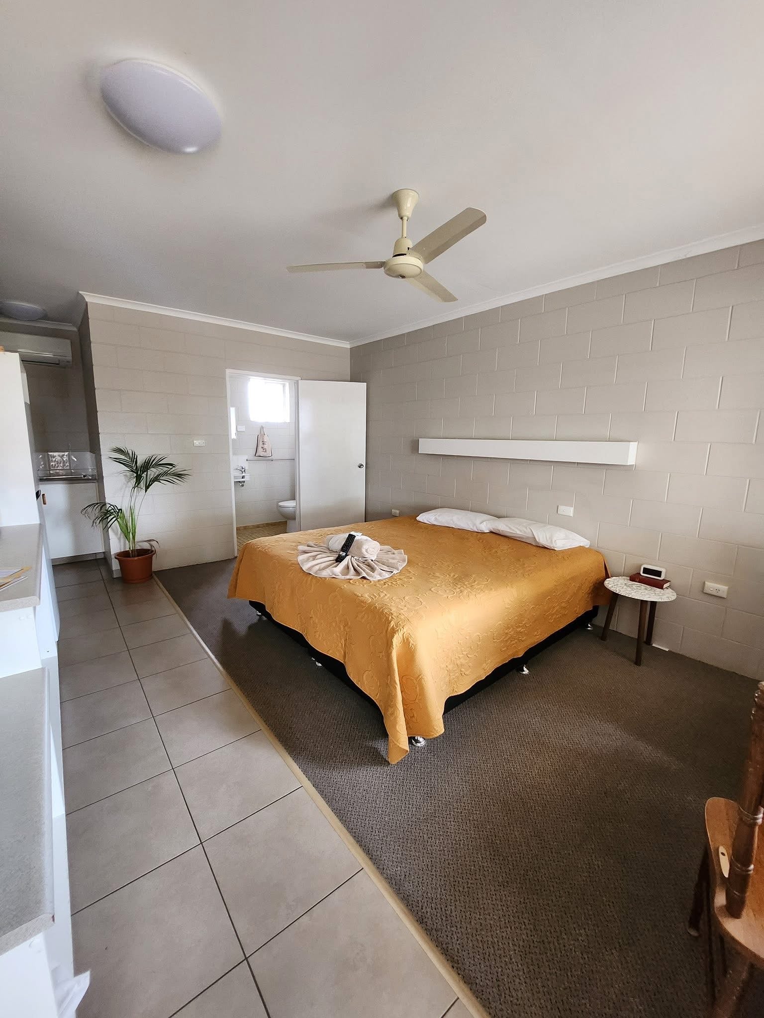 HILLVIEW MOTEL