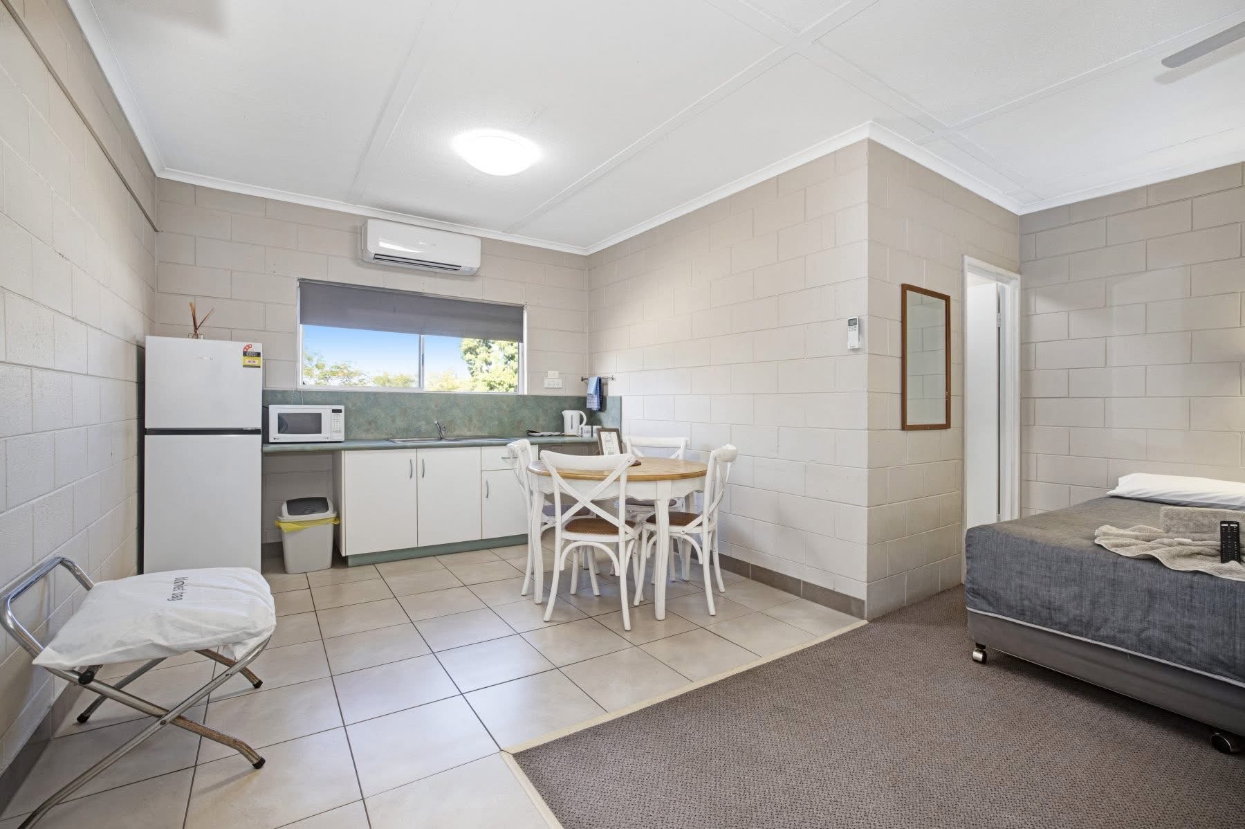 HILLVIEW MOTEL