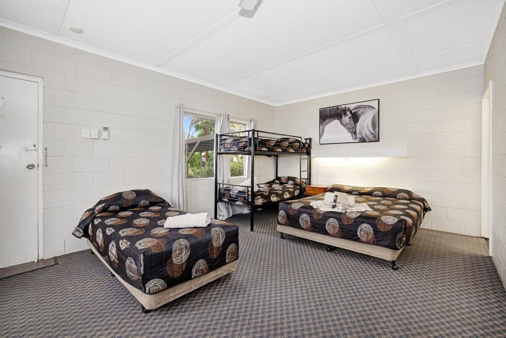 HILLVIEW MOTEL