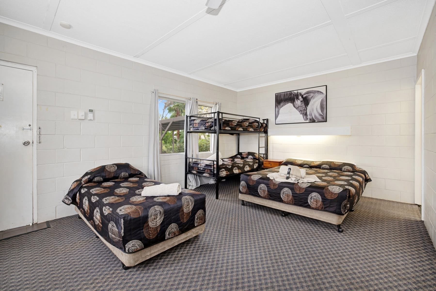HILLVIEW MOTEL